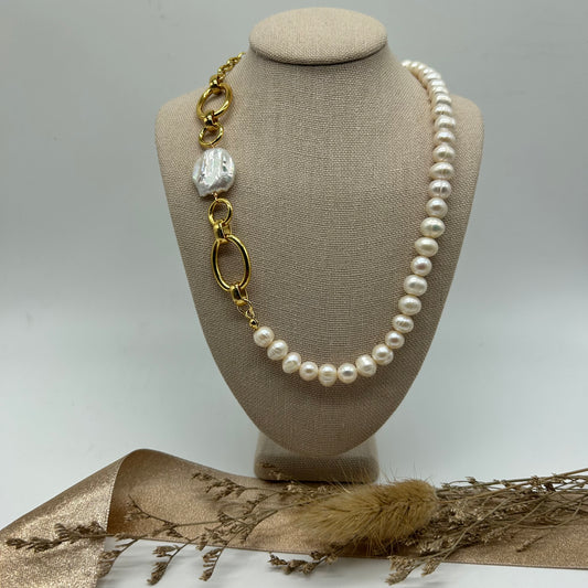 Fancy Pearls Necklace